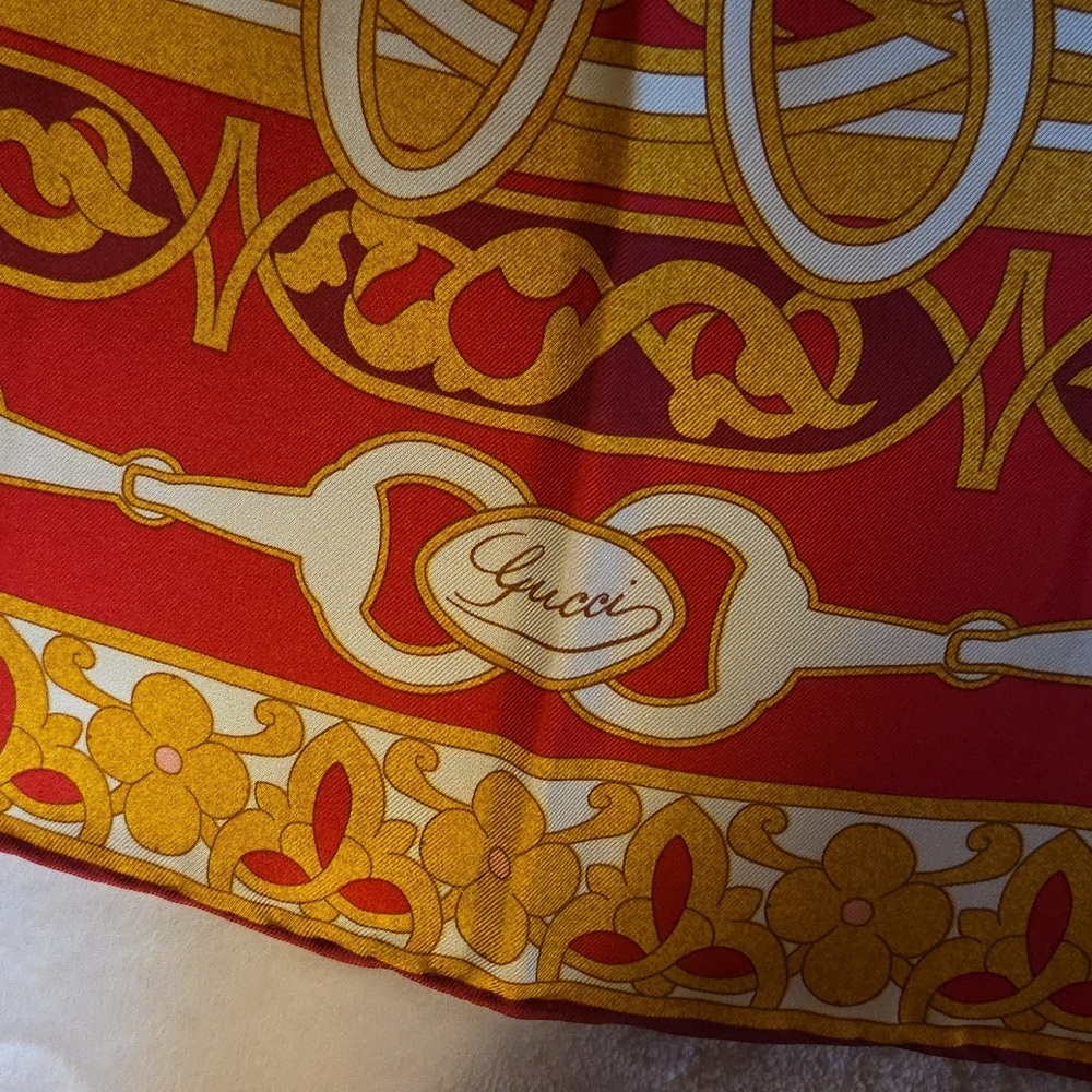 Gucci Red and Gold Patterned Scarf‎ - Picture 2 of 5